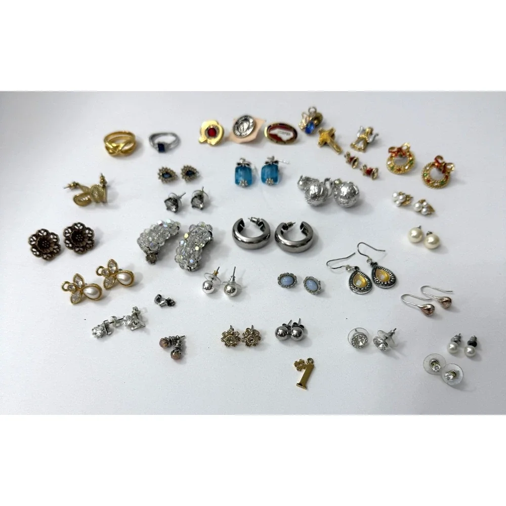 Lot of Vintage Costume Jewelry Rings Pins Earrings 33 Pieces